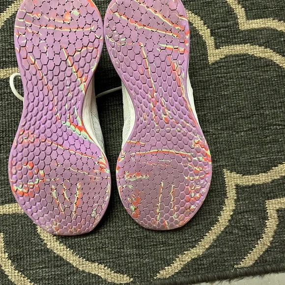 New Balance Fresh Foam Roav - 11 wide - barely worn - Picture 4 of 5